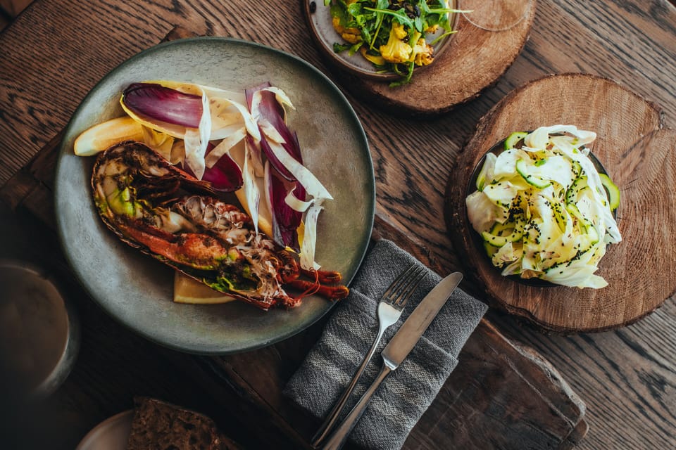 2 restaurants; breakfast, lunch, and dinner served