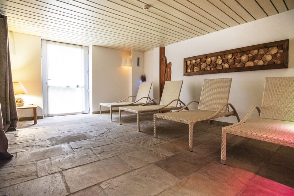 Sauna, steam room