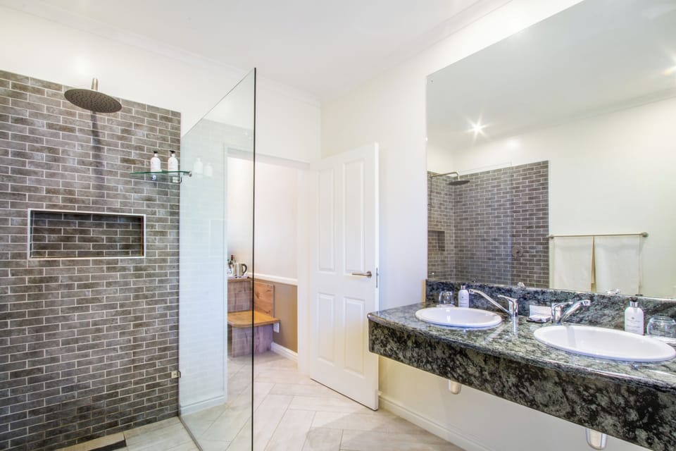 A. Standard room | Bathroom | Free toiletries, hair dryer, towels, soap
