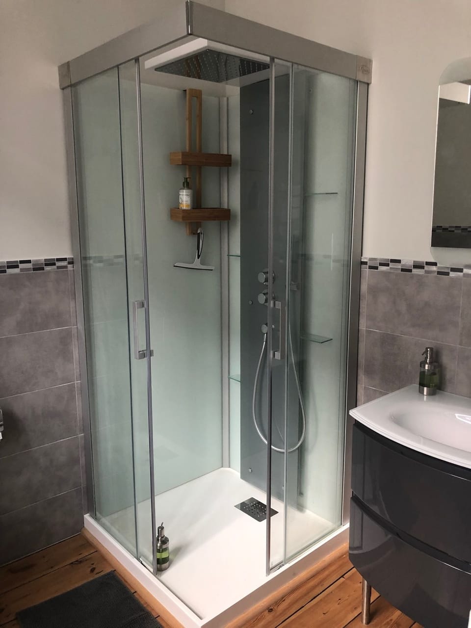 Comfort Double Room (Perle) | Bathroom | Shower, hair dryer, bathrobes, slippers