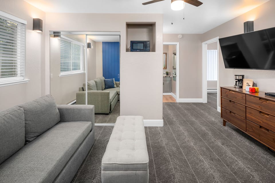 Standard Suite, 1 King Bed with Sofa bed | Down comforters, iron/ironing board, free WiFi, bed sheets