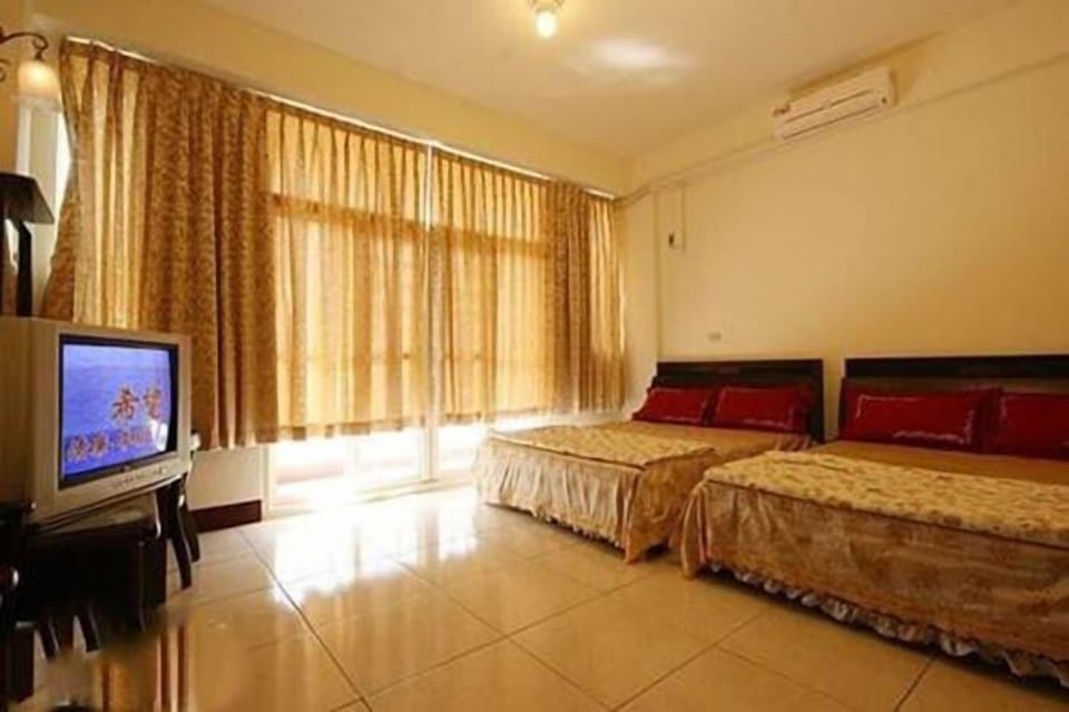 Quadruple Room (Common Bathroom) | Desk, soundproofing, free WiFi, bed sheets
