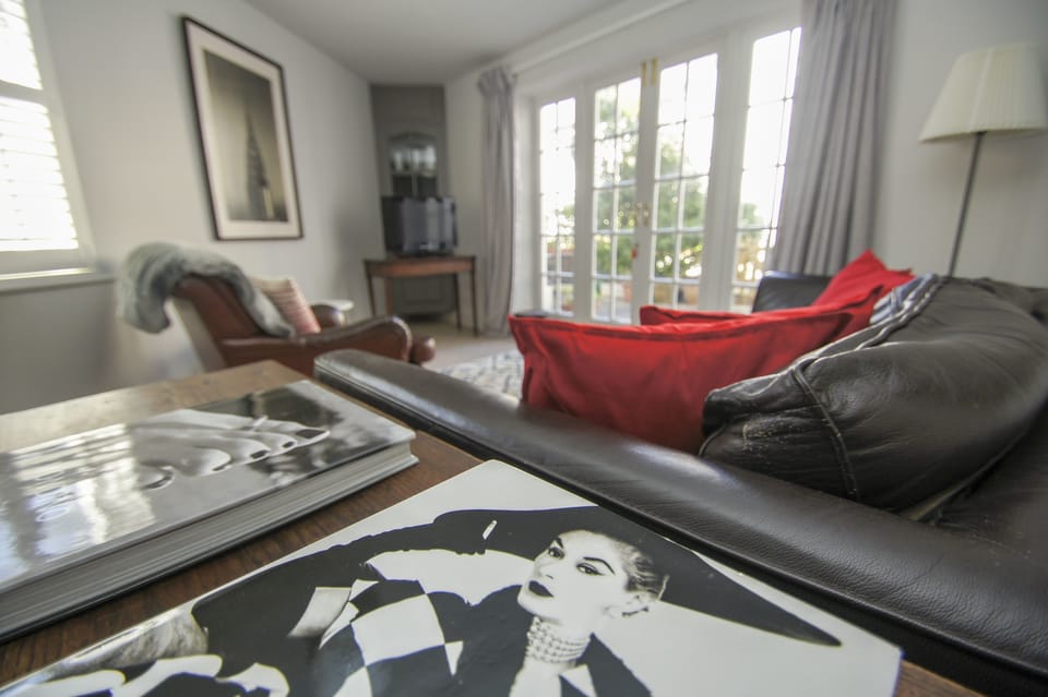Cottage | Living area | Flat-screen TV