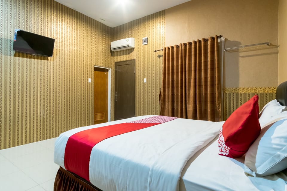 Deluxe Suite, 1 Double Bed | Desk, WiFi (free), bed sheets