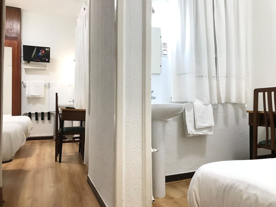 Triple Room | Down comforters, individually decorated, individually furnished, desk