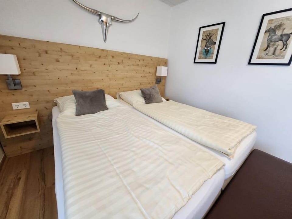 Standard Double Room | Desk, free WiFi, bed sheets