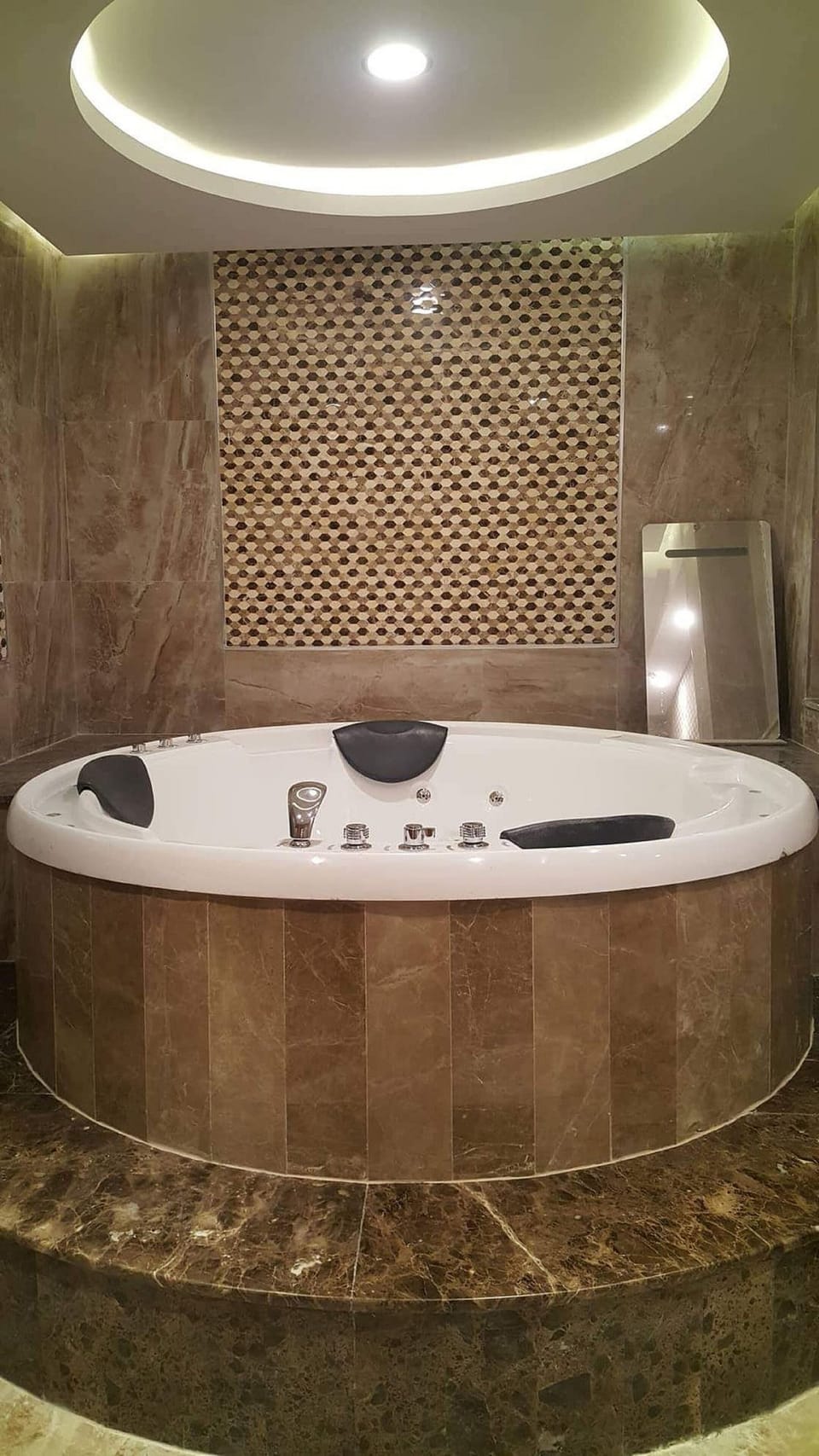 Executive Suite | Deep soaking bathtub