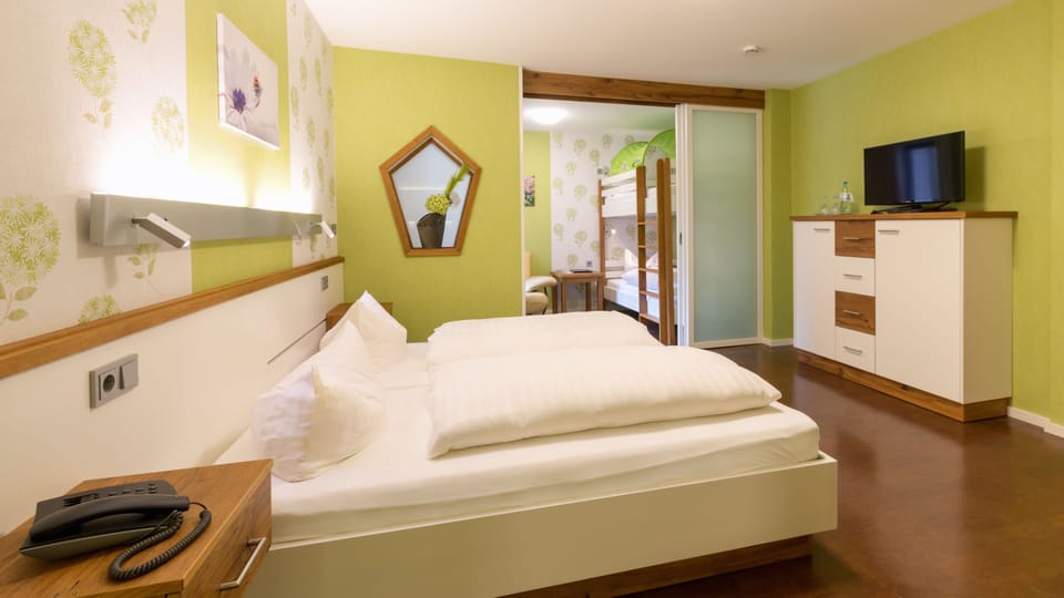 Double Room | Free WiFi, bed sheets