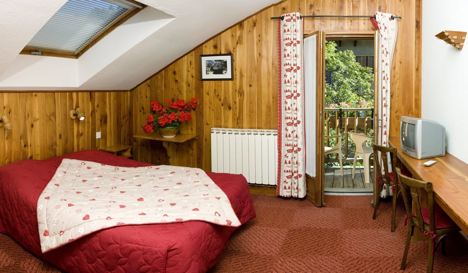 In-room safe, desk, iron/ironing board, free WiFi