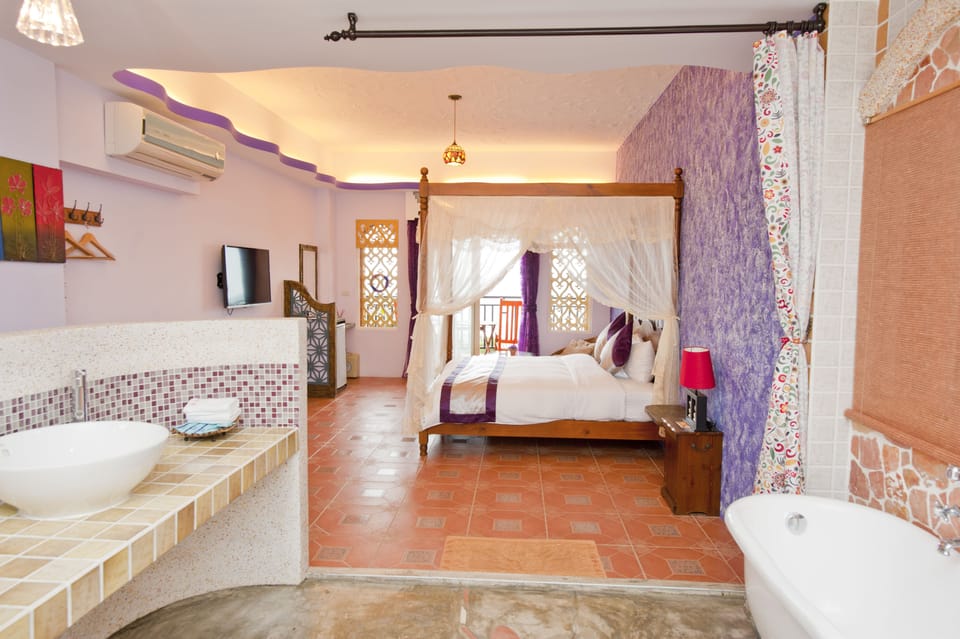 Sea View Double Room | Desk, soundproofing, rollaway beds, free WiFi