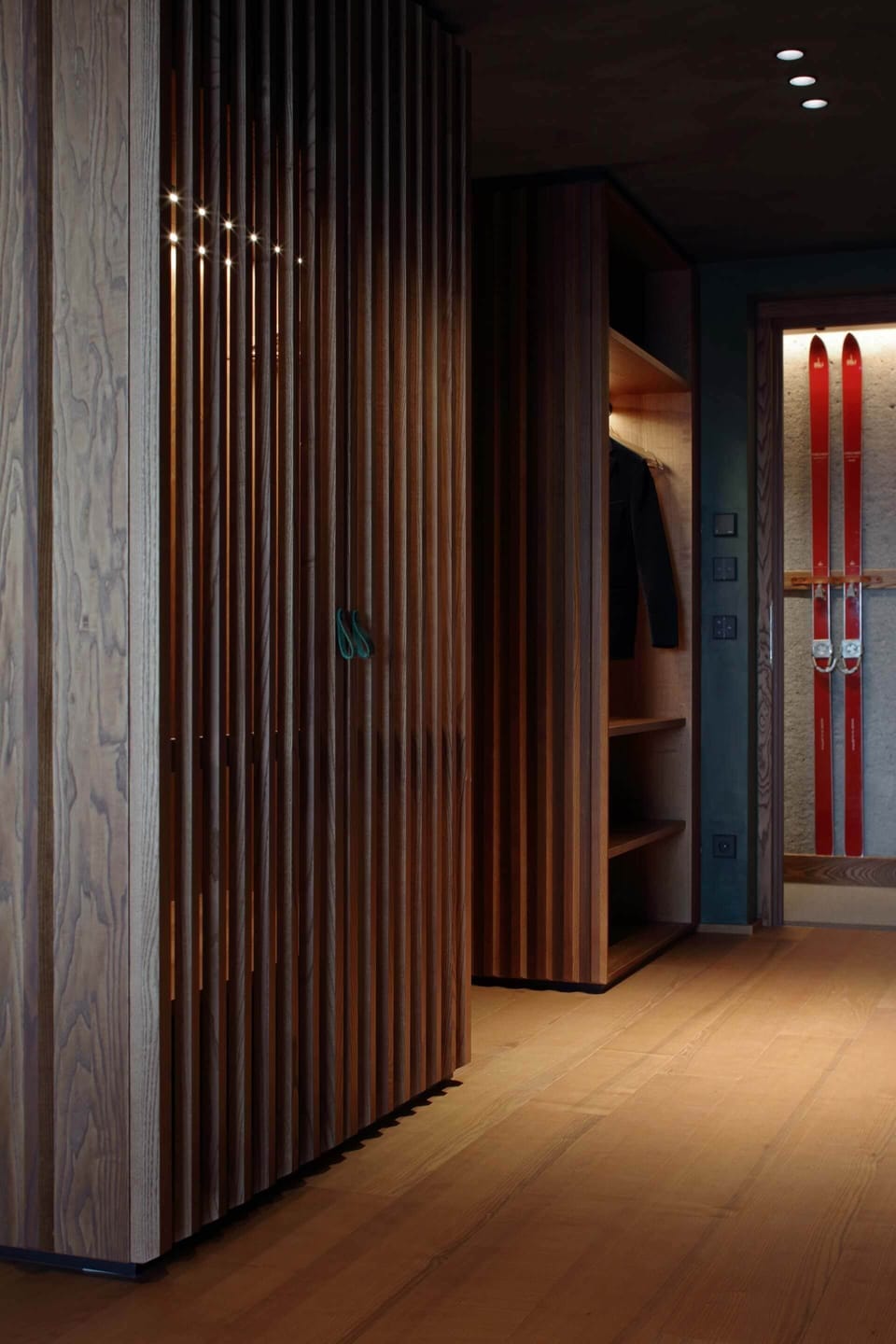 Comfort Suite, 1 King Bed, Mountain View | Hypo-allergenic bedding, in-room safe, free WiFi, bed sheets