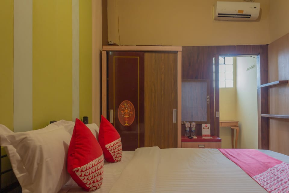 Deluxe Double Room | Desk, free WiFi, bed sheets