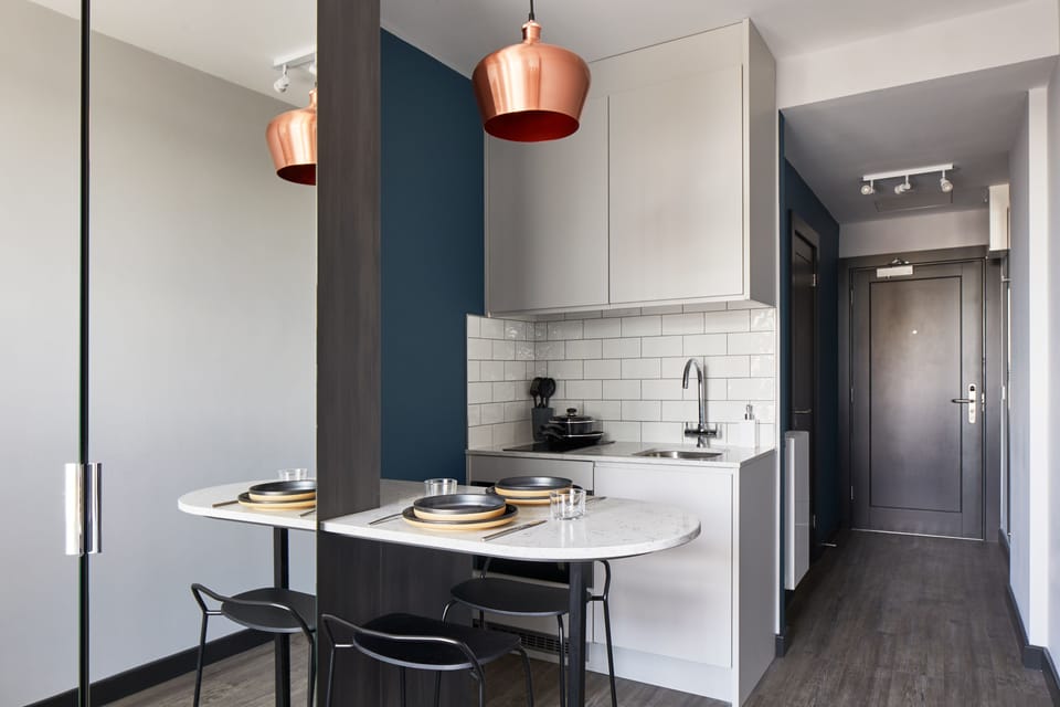 Fridge, stovetop, coffee/tea maker, electric kettle