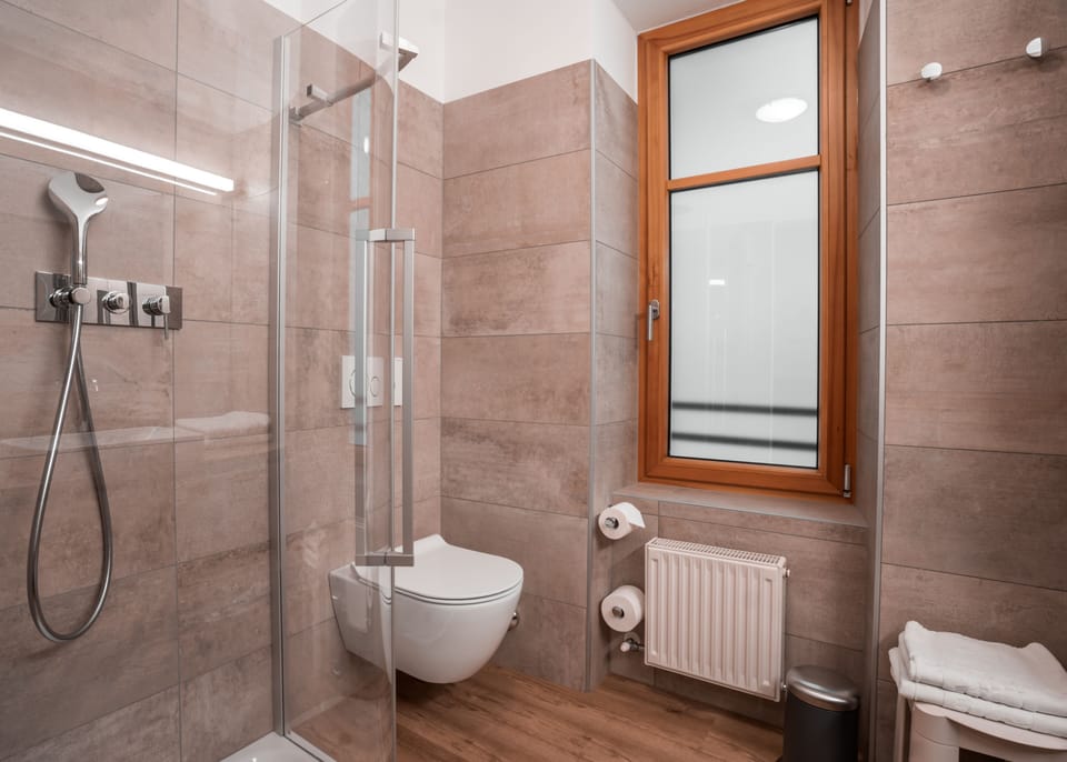 Double Room, Non Smoking | Bathroom | Hair dryer, bidet, towels