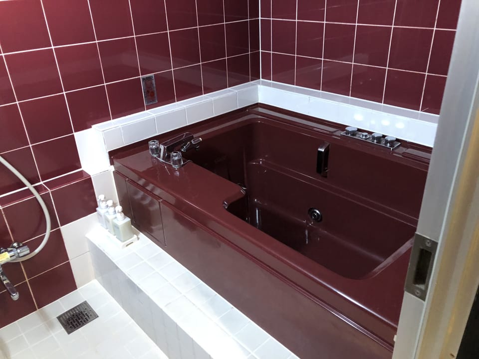 Standard Room, Smoking | Bathroom | Separate tub and shower, free toiletries, hair dryer, slippers