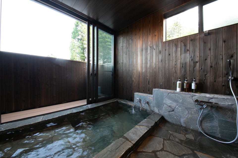 Separate tub and shower, deep soaking tub, free toiletries, hair dryer