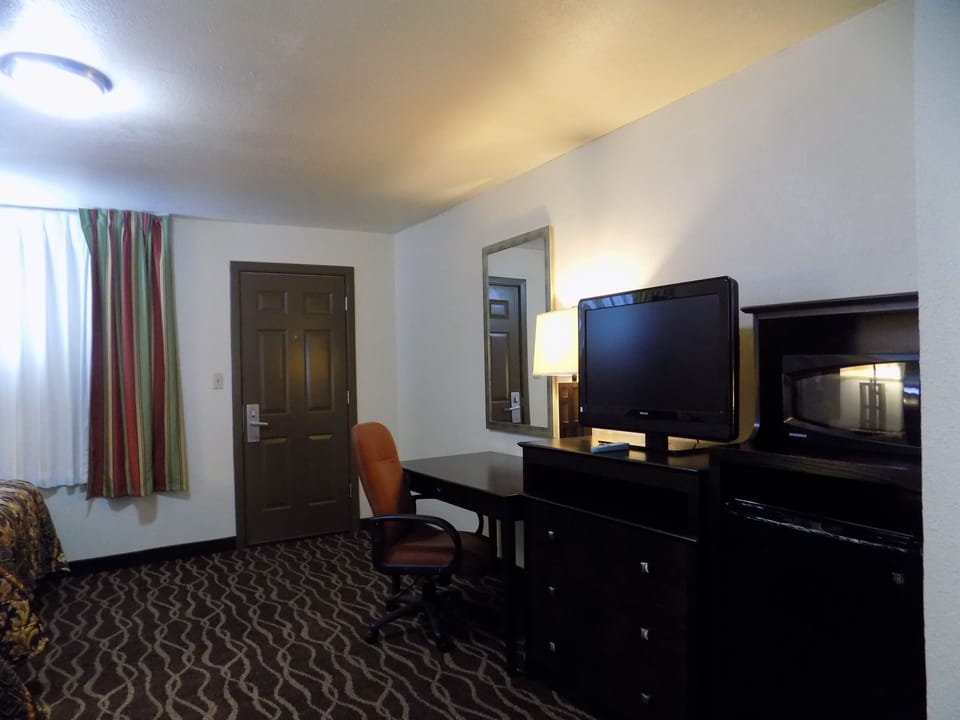Blackout drapes, WiFi (free), bed sheets