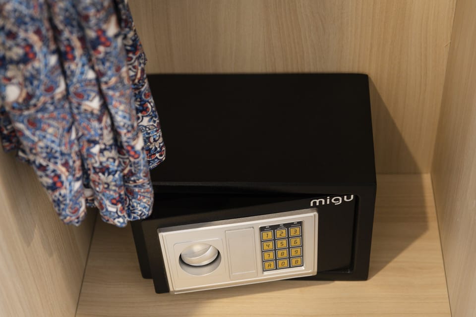 Minibar, in-room safe, desk, free WiFi