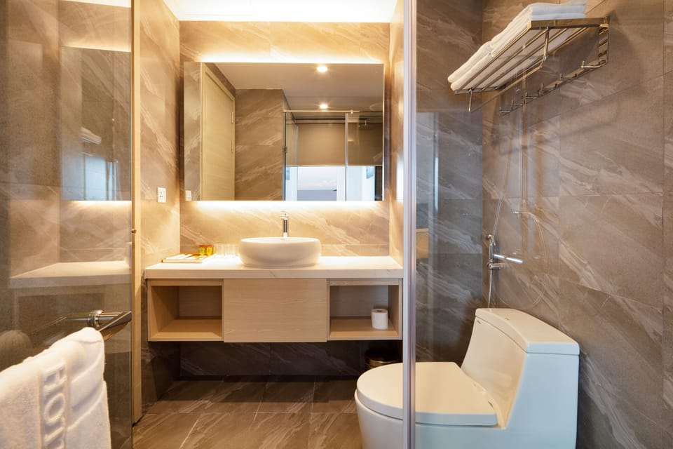 Superior Room, Balcony, City View | Bathroom | Shower, free toiletries, hair dryer, slippers