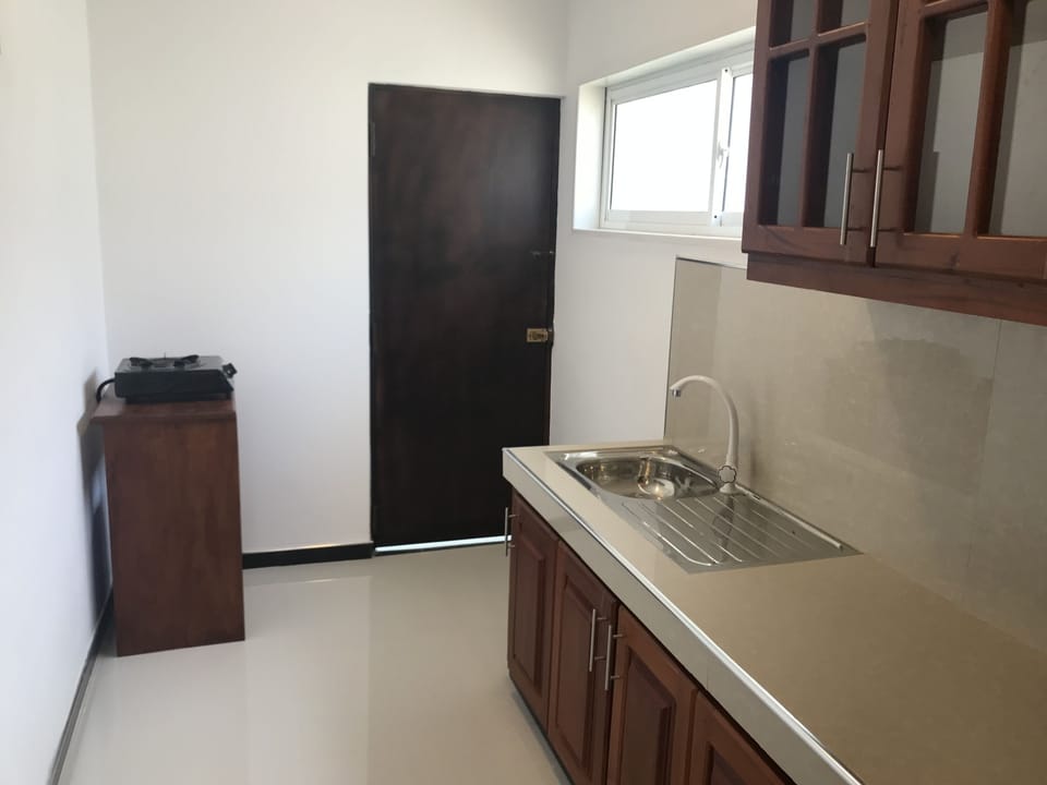 Deluxe House, 2 Bedrooms, Smoking, Refrigerator & Microwave | Private kitchen | Fridge, microwave, cookware/dishes/utensils