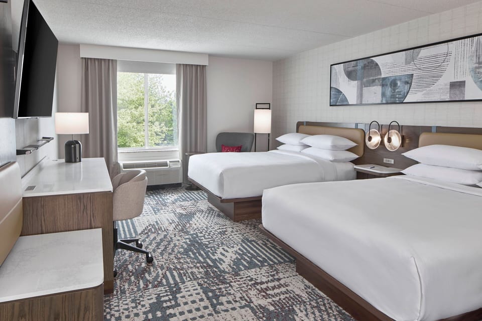 1 bedroom, premium bedding, desk, laptop workspace