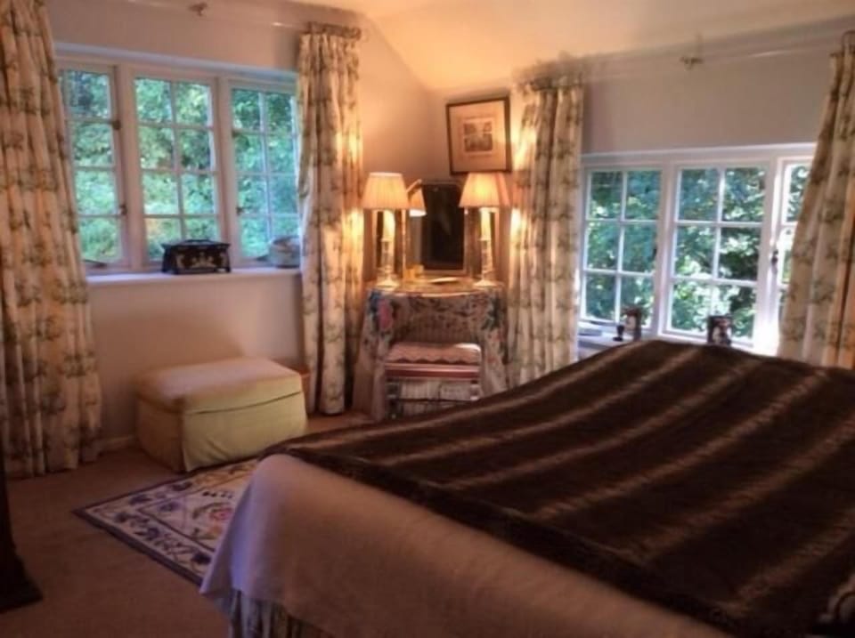 Iron/ironing board, free cribs/infant beds, free rollaway beds
