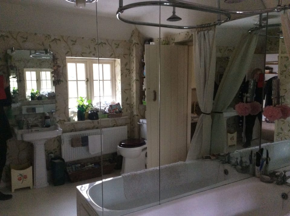 Double Room, 1 King Bed, Garden View (Large) | Bathroom | Designer toiletries, hair dryer, bathrobes, slippers