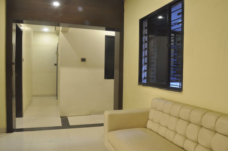 JK Rooms 126 Parashar Legacy - Station Hotel in Maharashtra
