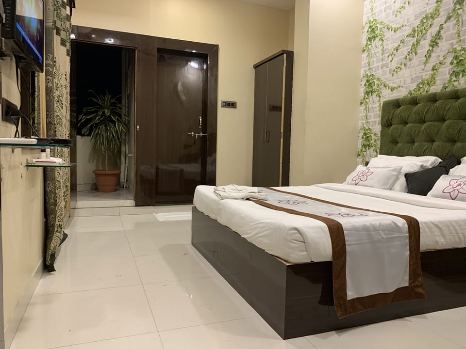 Superior Double Room, 1 Bedroom, Accessible, City View | City view