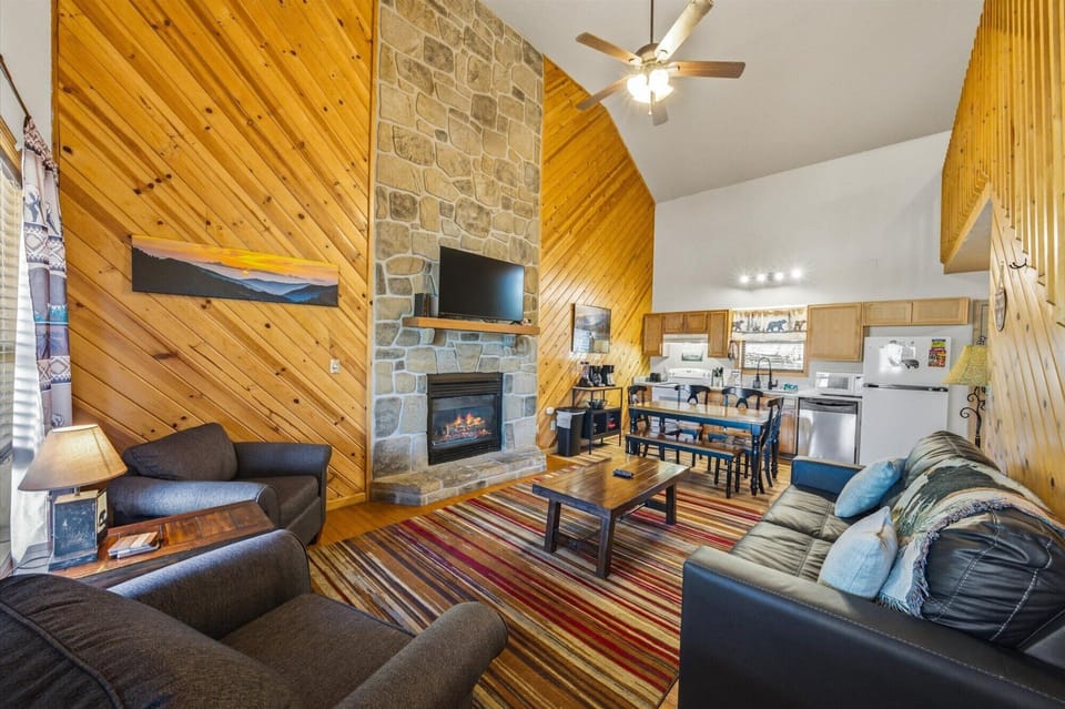 House, Multiple Beds, Hot Tub | Living area | 42-inch flat-screen TV with cable channels, TV, fireplace