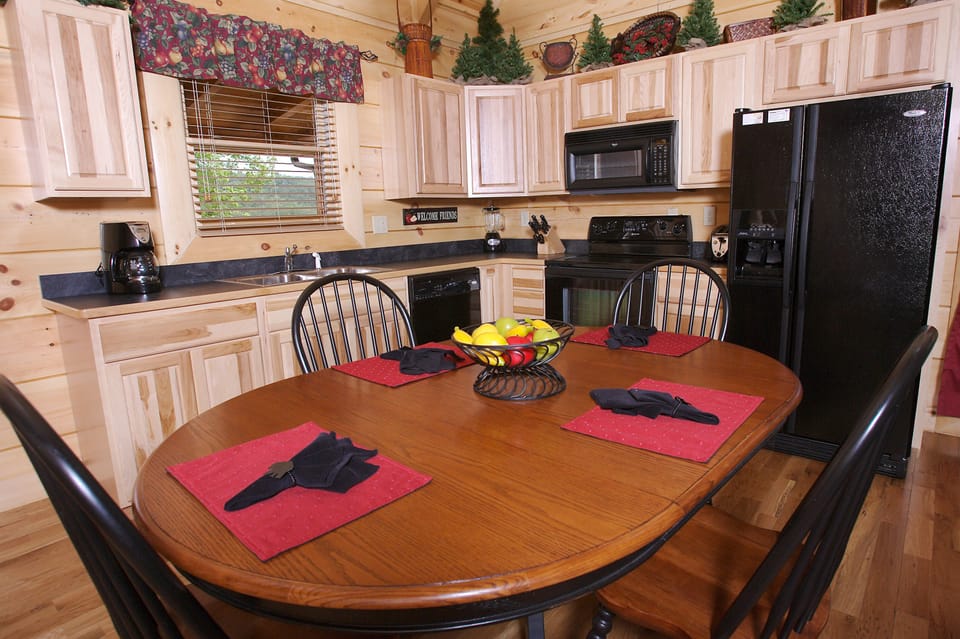 Cabin, Multiple Beds, Hot Tub | Private kitchen | Fridge, microwave, oven, stovetop