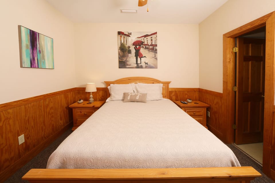 House, Multiple Beds, Hot Tub | 5 bedrooms, individually decorated, individually furnished