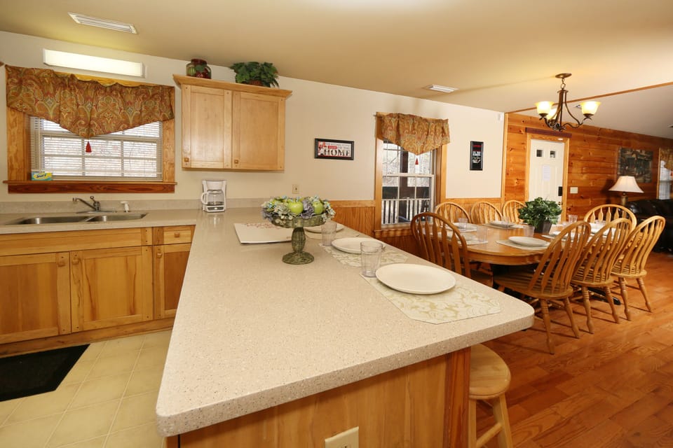 House, Multiple Beds, Hot Tub | Private kitchen | Fridge, microwave, oven, stovetop