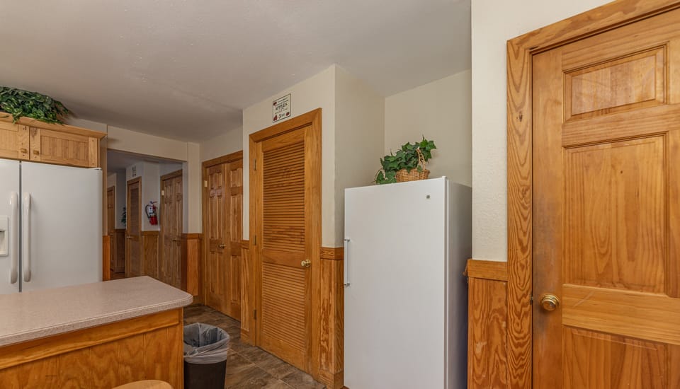 House, Multiple Beds, Hot Tub | Private kitchen | Fridge, microwave, oven, stovetop
