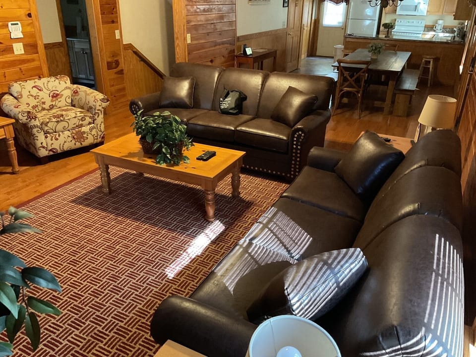 Walnut Grove 2 - Three Bedroom Chalet House in Pigeon Forge