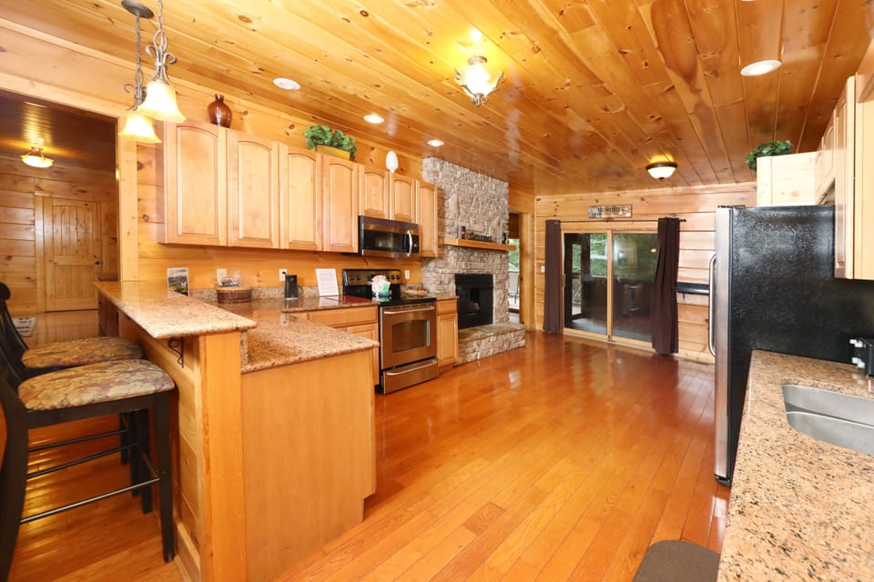 Cabin, Multiple Beds, Hot Tub | Private kitchen | Fridge, microwave, oven, stovetop