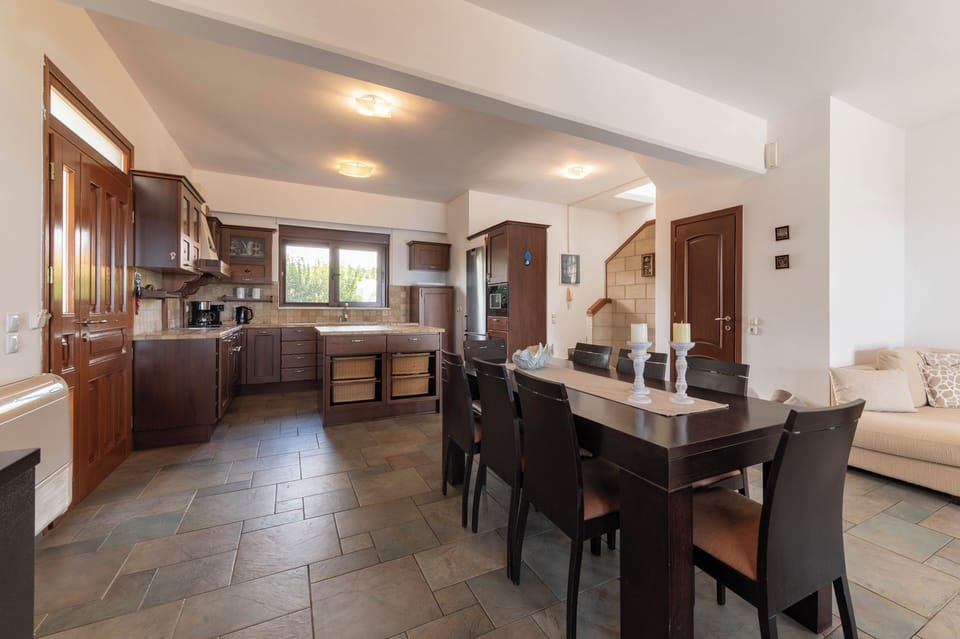 Flat-screen TV, fireplace