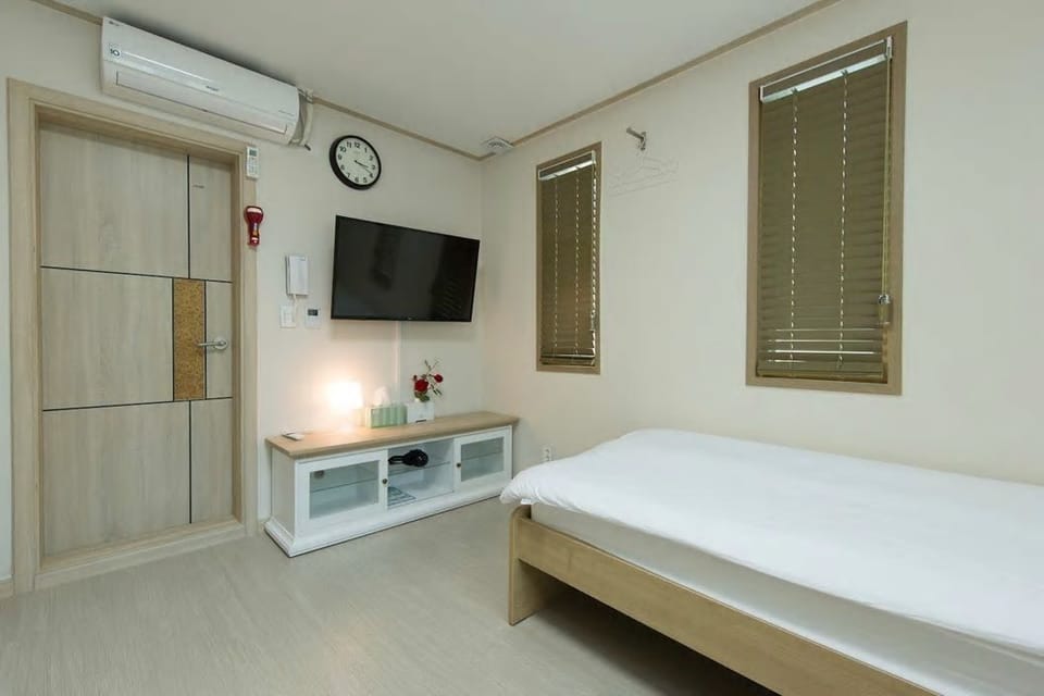 Twin Room | Room amenity