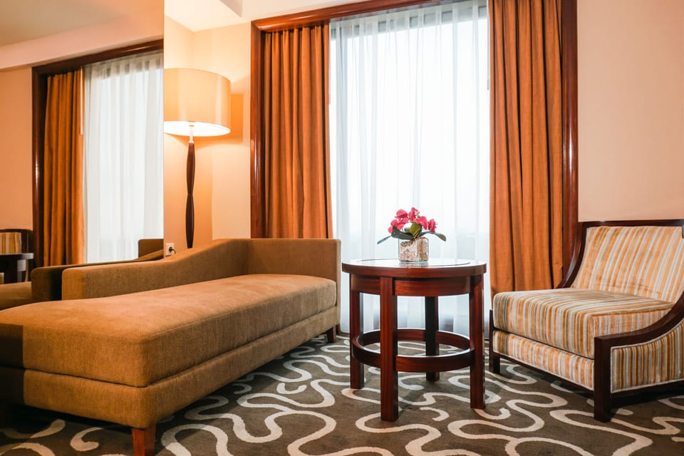 Grand Deluxe Room | Living area | Flat-screen TV