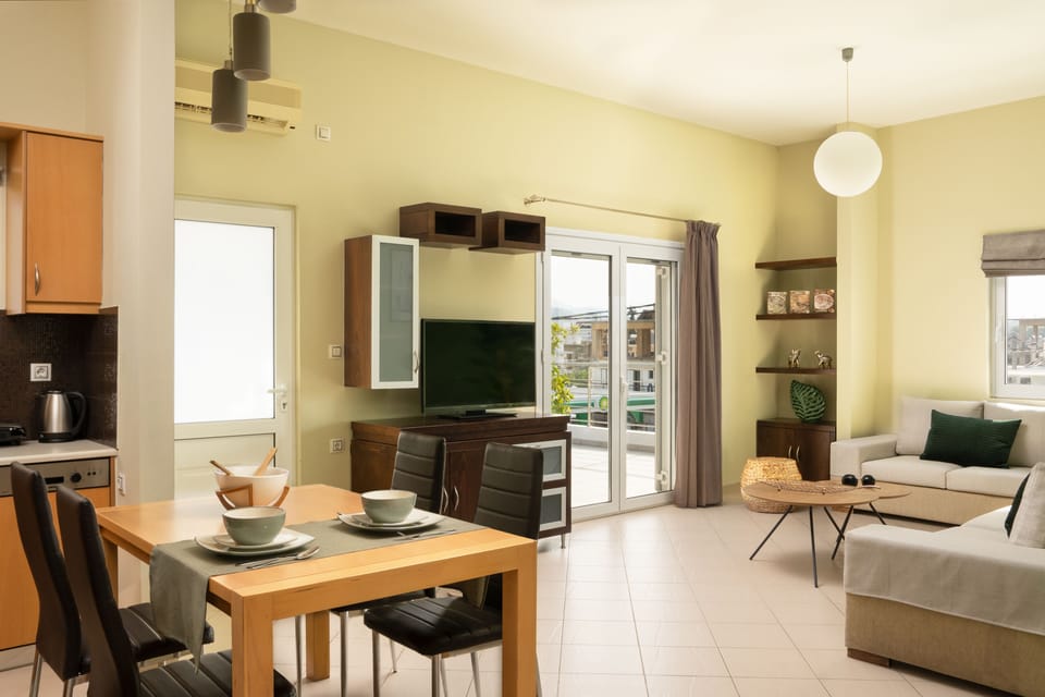 Apartment, 1 Bedroom | Living room | 42-inch Smart TV with digital channels, TV, Netflix