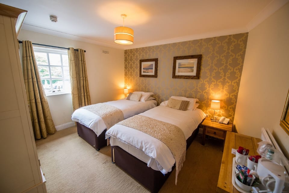 Twin Room | Desk, travel crib, free WiFi, bed sheets