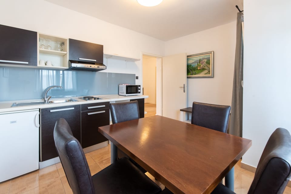 Apartment, 2 Bedrooms, Balcony | Private kitchen