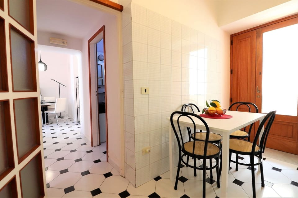 Apartment, 1 Bedroom, Balcony, Beachside | In-room dining