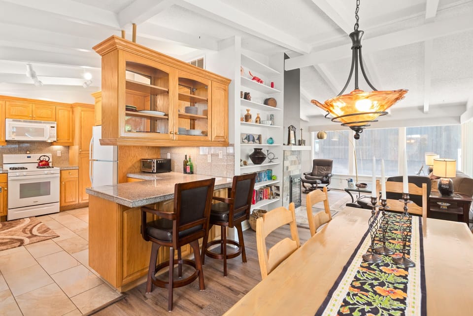 House, 3 Bedrooms | Private kitchen | Fridge, microwave, oven, dishwasher