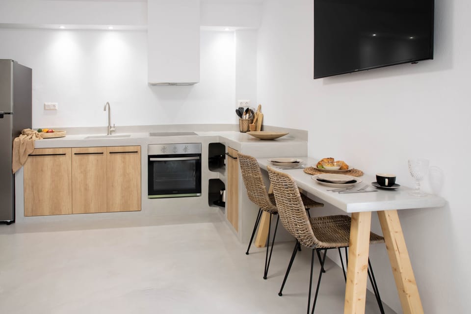 Luxury Suite, Beachside | Private kitchen | Full-size fridge, oven, stovetop, coffee/tea maker