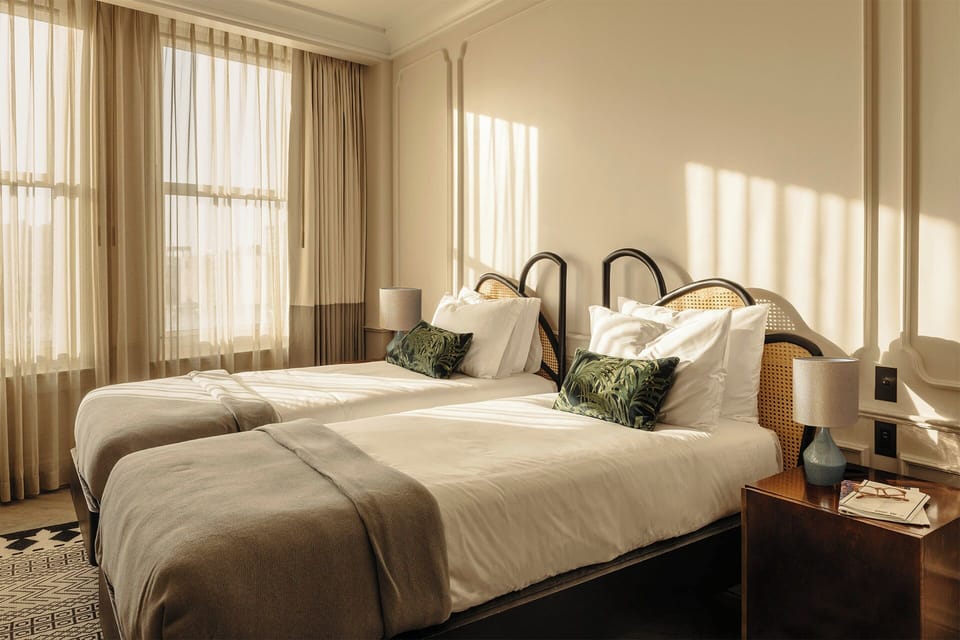 Biggy 2 Twin | Premium bedding, down comforters, pillowtop beds, minibar