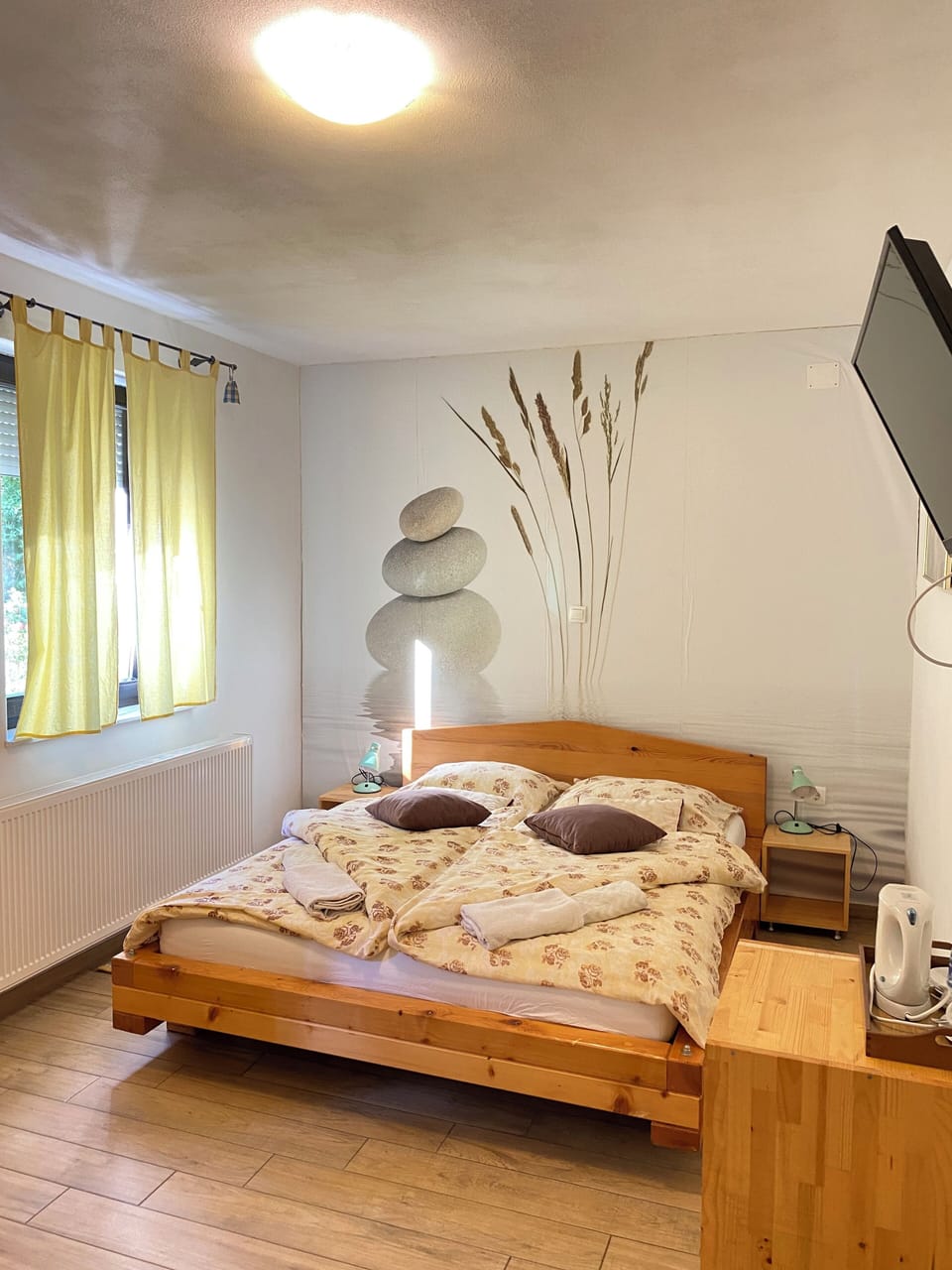 Triple Room | Memory foam beds, in-room safe, desk, laptop workspace