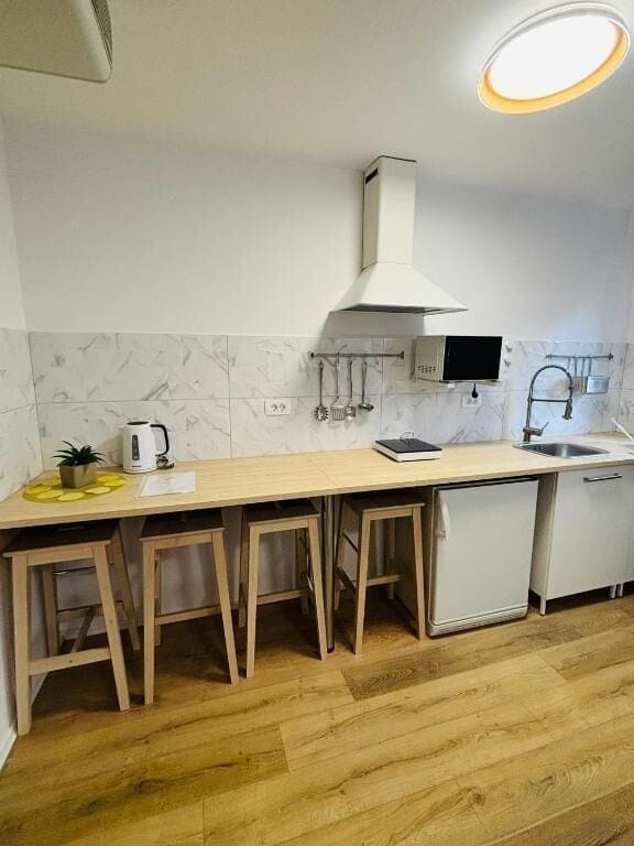 Family Suite, 2 Bedrooms, Mountain View | Private kitchen | Electric kettle