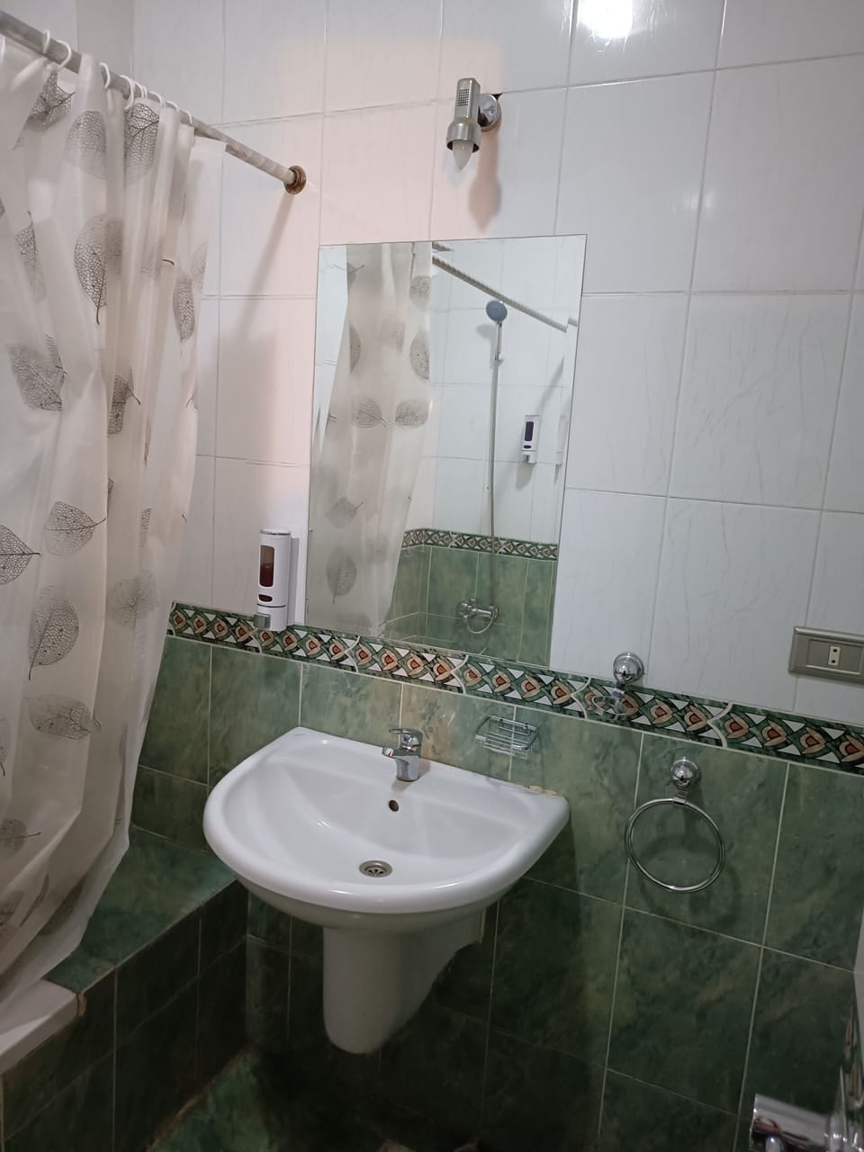 Single Room, City View | Bathroom | Combined shower/tub, free toiletries, hair dryer, towels