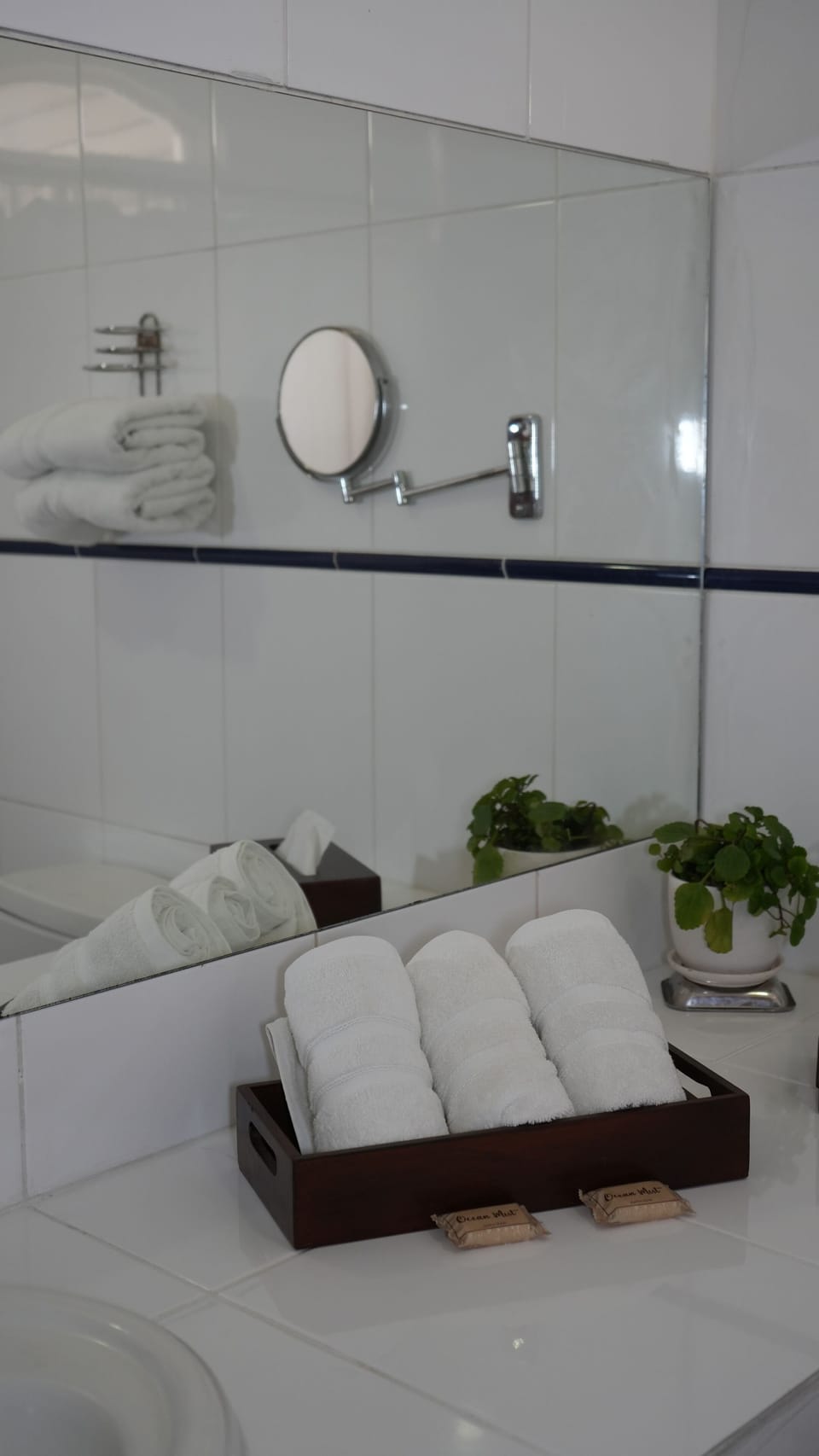 Economy Double Room | Bathroom | Combined shower/tub, rainfall showerhead, designer toiletries
